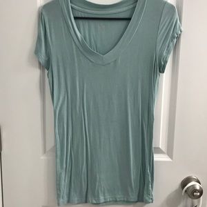 V-neck t-shirt
